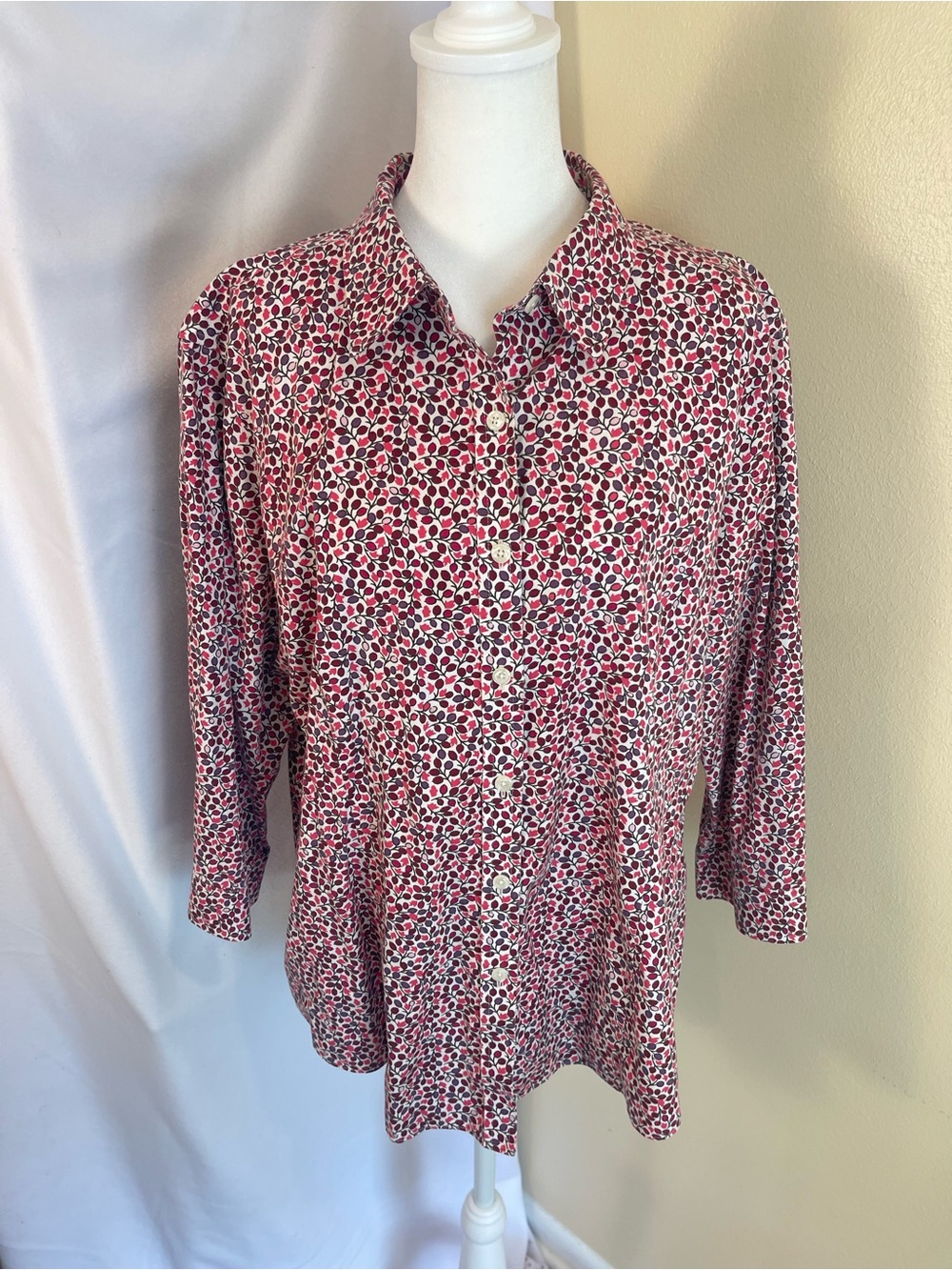 L.L.Bean Berry Floral Wrinkle Resistant 100% Cotton Button Down Shirt XL Relaxed